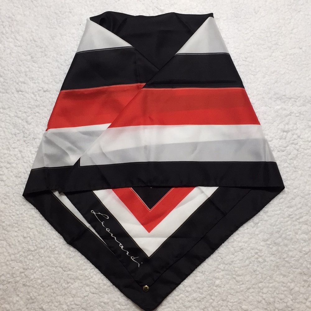 Leonardi Scarf 30x 30
